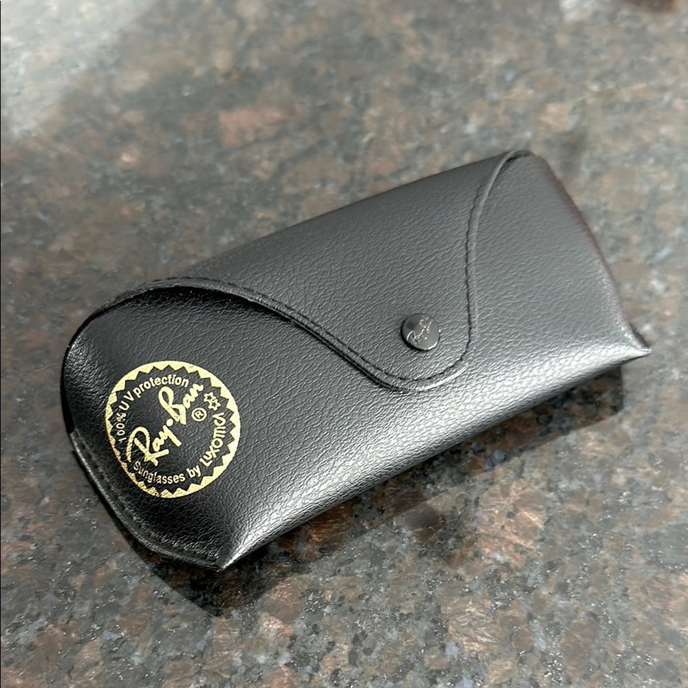 Ray-Ban Case & Cloth - Picture 2 of 3
